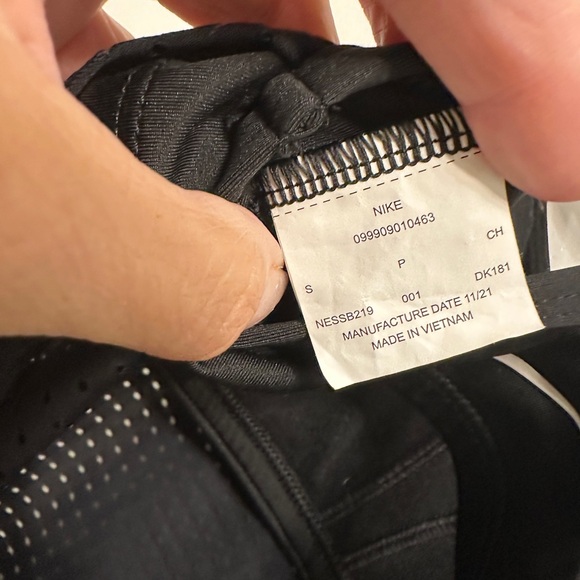 Nike Black Perforated Tank Top‎ - Picture 4 of 6